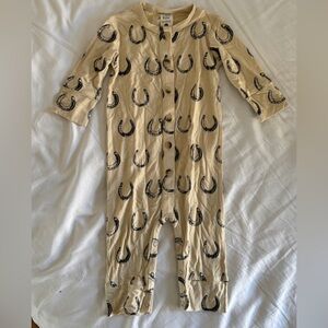 BNWOT Kate Quinn 3-6 month bamboo Cream Pajama romper outfit Horseshoe Print